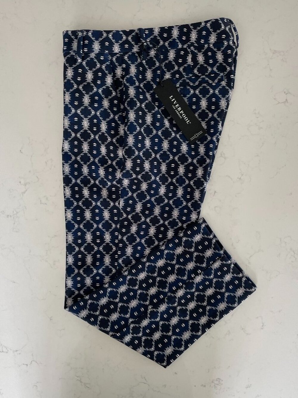 Liverpool Los Angeles Kelsey Batik Print m Rise Crop Trouser w Slit Navy Wht 4